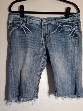 Do Denim Washed Blue Cropped Denim Shorts for Women